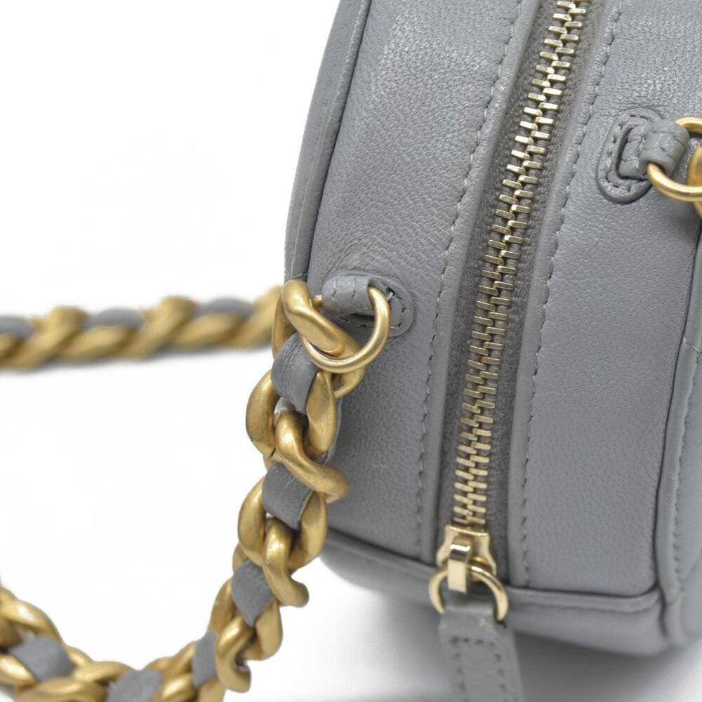 Chanel  Lambskin Quilted Chanel 19 Round Clutch With Chain - Picture 13 of 15